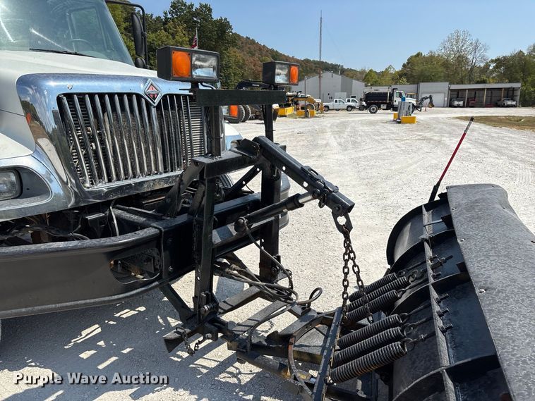 image for item FG0647 2006 International 7300 dump truck