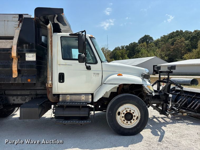 image for item FG0647 2006 International 7300 dump truck