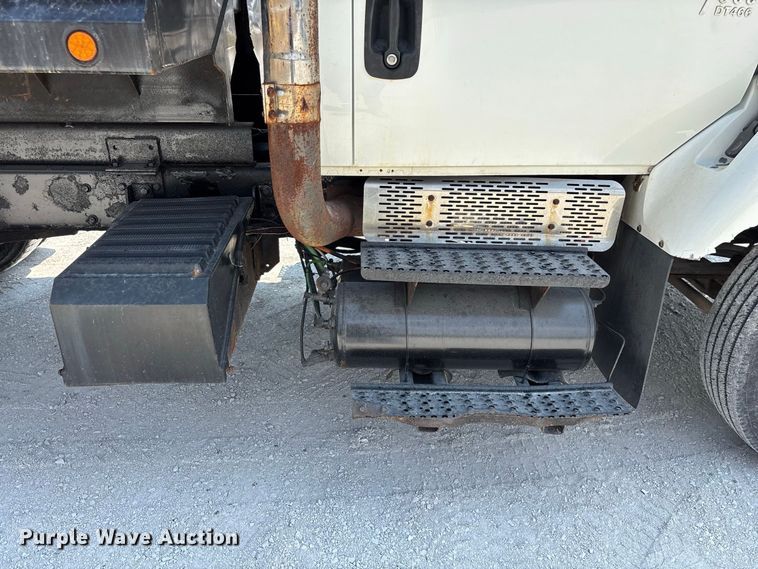image for item FG0647 2006 International 7300 dump truck
