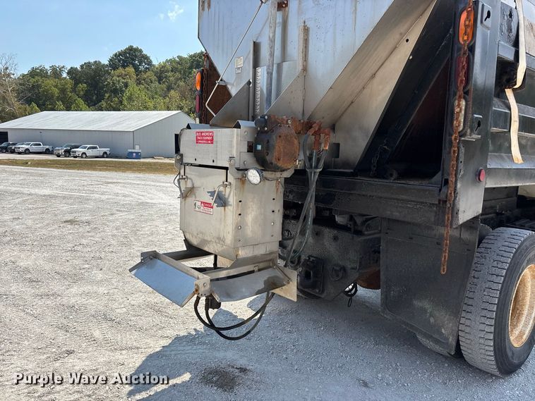image for item FG0647 2006 International 7300 dump truck