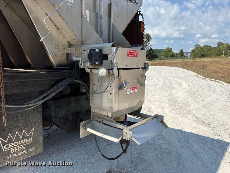 image for item FG0647 2006 International 7300 dump truck