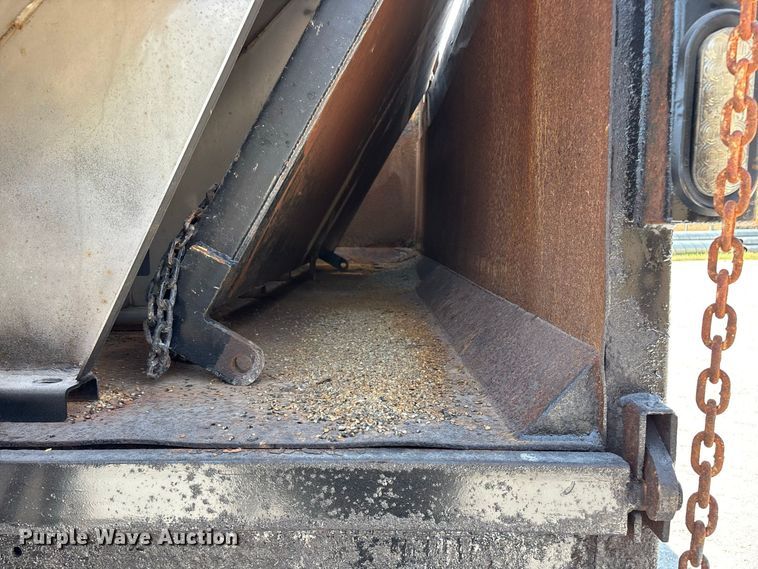 image for item FG0647 2006 International 7300 dump truck