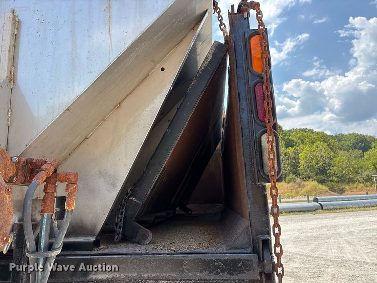 image for item FG0647 2006 International 7300 dump truck