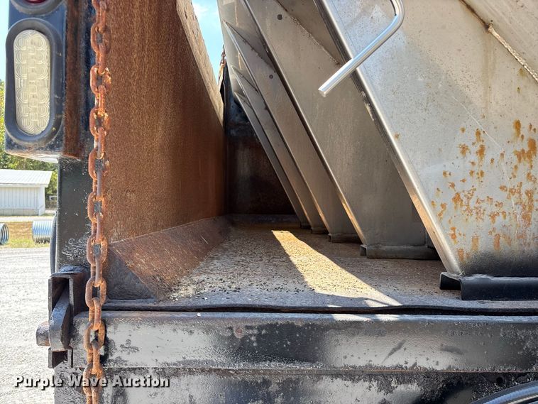 image for item FG0647 2006 International 7300 dump truck
