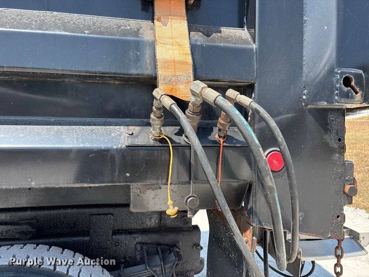 image for item FG0647 2006 International 7300 dump truck