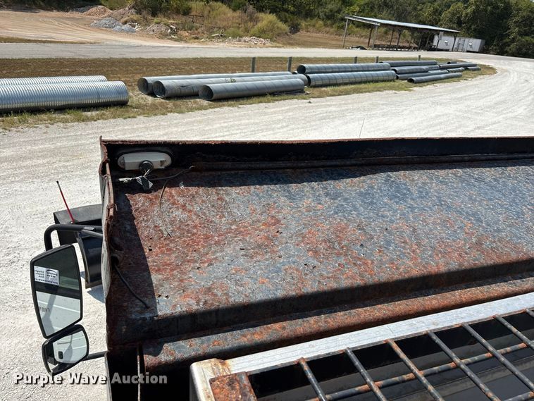 image for item FG0647 2006 International 7300 dump truck