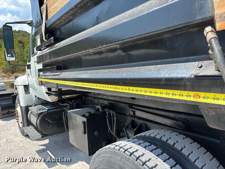 image for item FG0647 2006 International 7300 dump truck