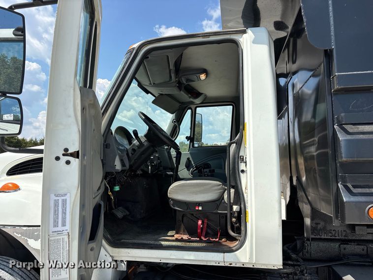 image for item FG0647 2006 International 7300 dump truck