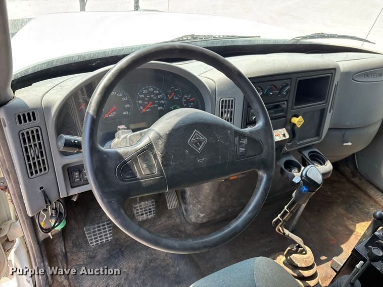 image for item FG0647 2006 International 7300 dump truck