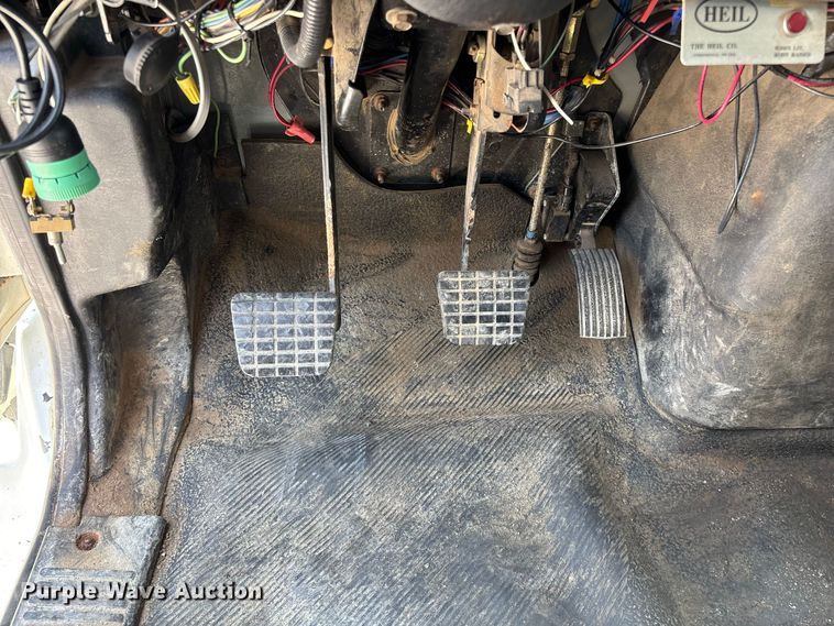 image for item FG0647 2006 International 7300 dump truck