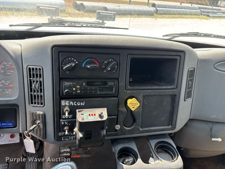 image for item FG0647 2006 International 7300 dump truck
