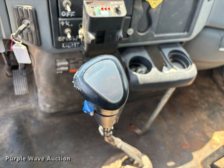 image for item FG0647 2006 International 7300 dump truck