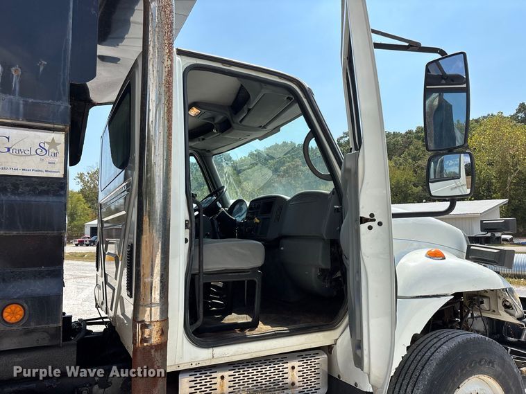 image for item FG0647 2006 International 7300 dump truck
