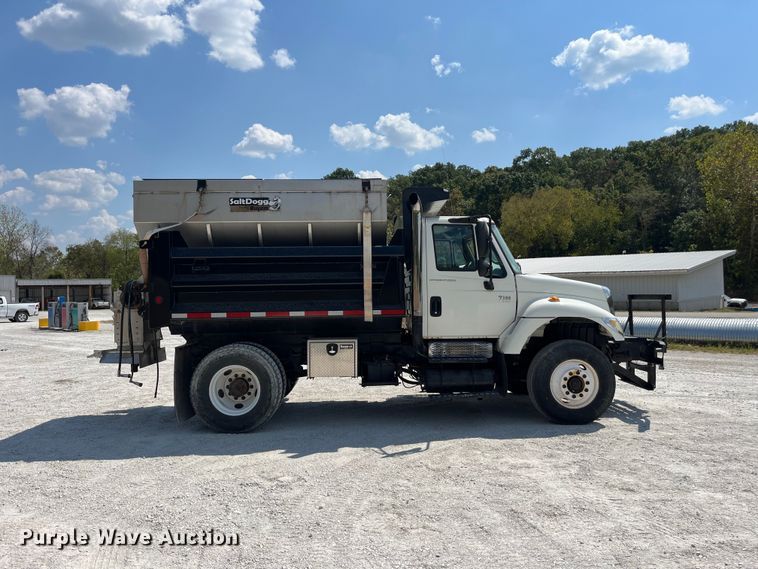 image for item FG0648 2005 International 7300 dump truck