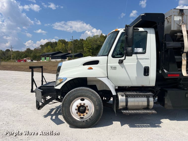 image for item FG0648 2005 International 7300 dump truck