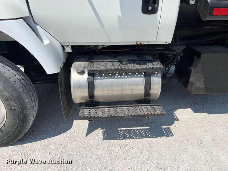 image for item FG0648 2005 International 7300 dump truck