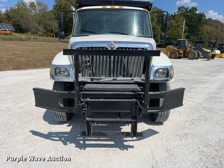 image for item FG0648 2005 International 7300 dump truck