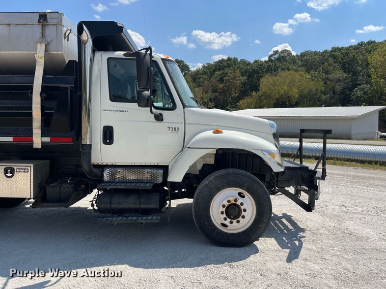 image for item FG0648 2005 International 7300 dump truck