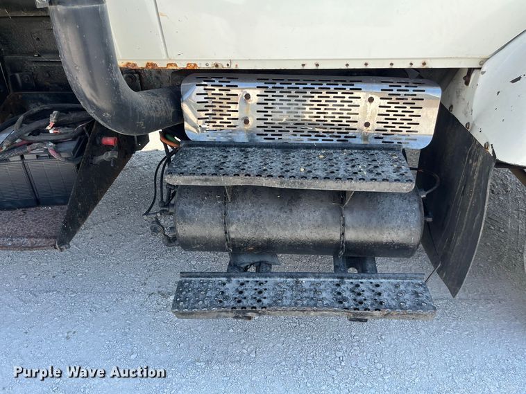 image for item FG0648 2005 International 7300 dump truck