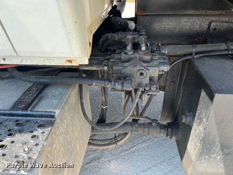 image for item FG0648 2005 International 7300 dump truck