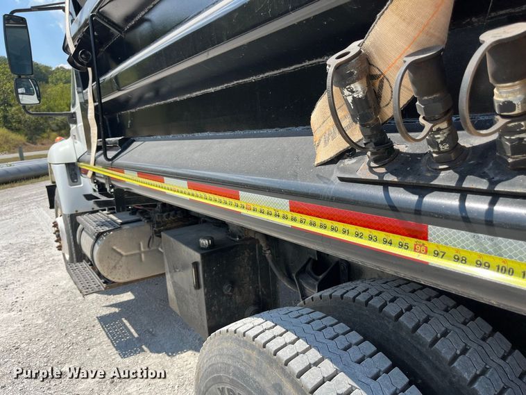 image for item FG0648 2005 International 7300 dump truck