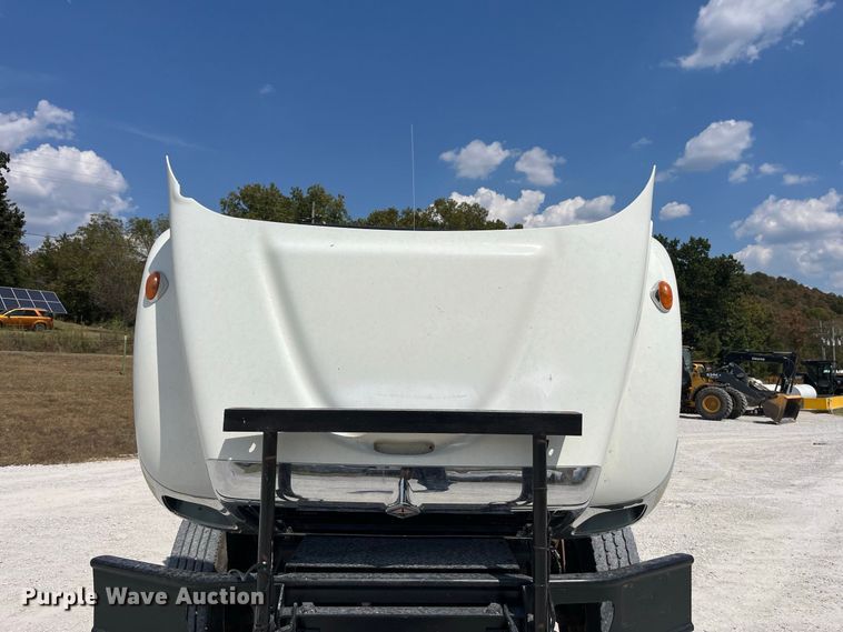 image for item FG0648 2005 International 7300 dump truck