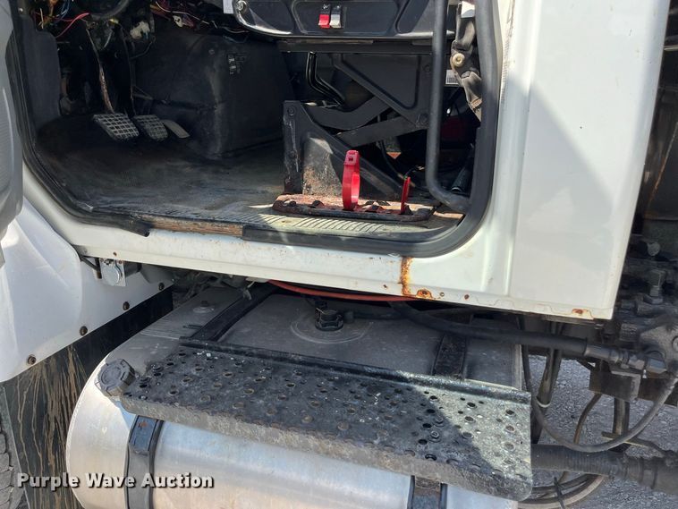 image for item FG0648 2005 International 7300 dump truck