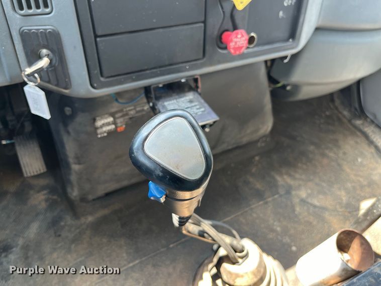 image for item FG0648 2005 International 7300 dump truck