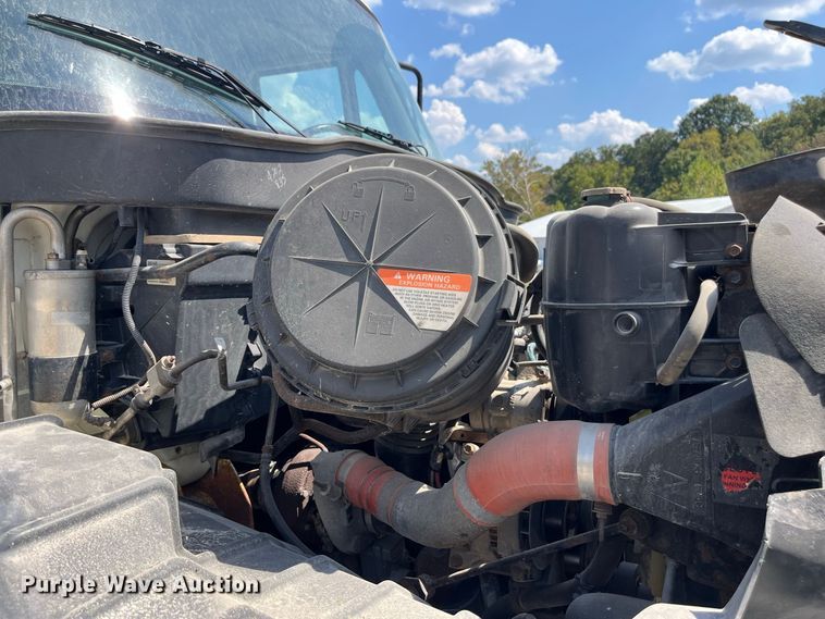 image for item FG0648 2005 International 7300 dump truck