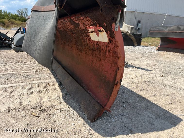 image for item FG0648 2005 International 7300 dump truck