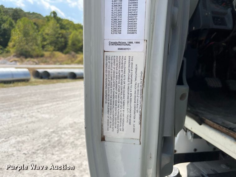 image for item FG0648 2005 International 7300 dump truck