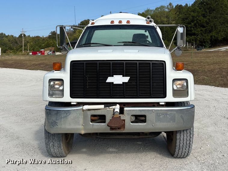 image for item FG0649 2000 Chevrolet C8500 water truck
