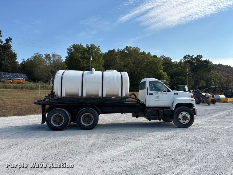image for item FG0649 2000 Chevrolet C8500 water truck