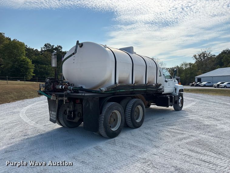 image for item FG0649 2000 Chevrolet C8500 water truck