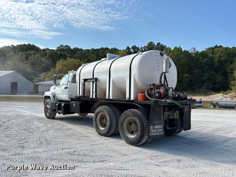 image for item FG0649 2000 Chevrolet C8500 water truck