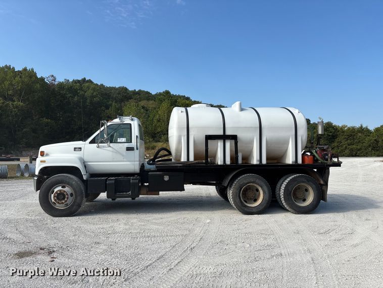 image for item FG0649 2000 Chevrolet C8500 water truck