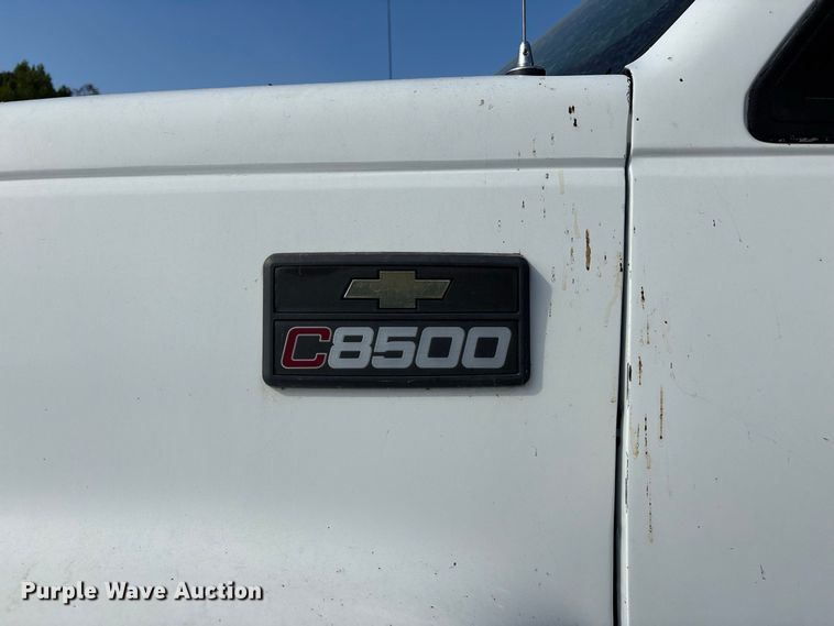 image for item FG0649 2000 Chevrolet C8500 water truck