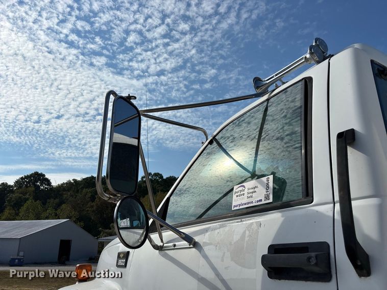 image for item FG0649 2000 Chevrolet C8500 water truck