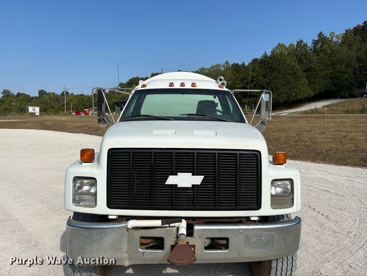 image for item FG0649 2000 Chevrolet C8500 water truck