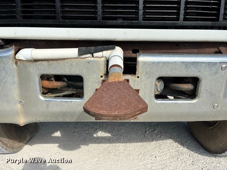 image for item FG0649 2000 Chevrolet C8500 water truck