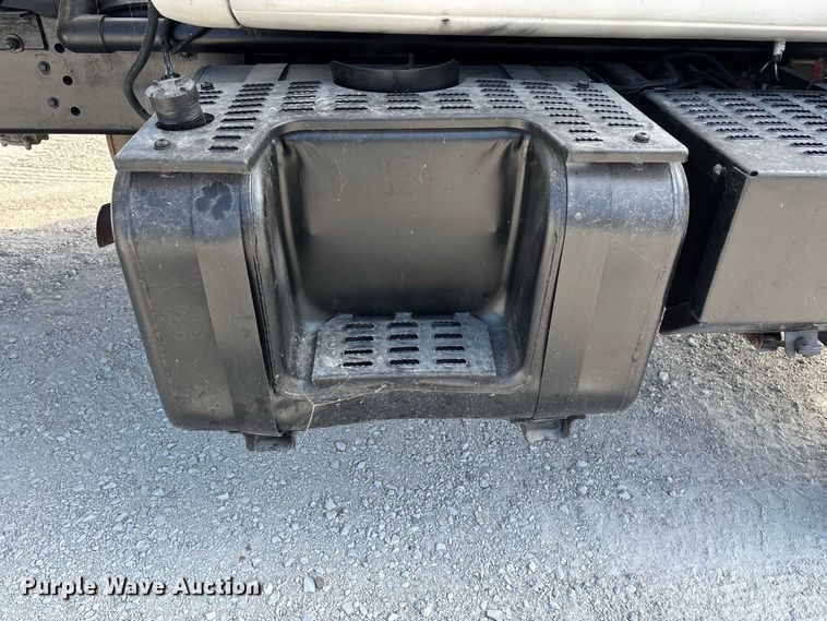 image for item FG0649 2000 Chevrolet C8500 water truck