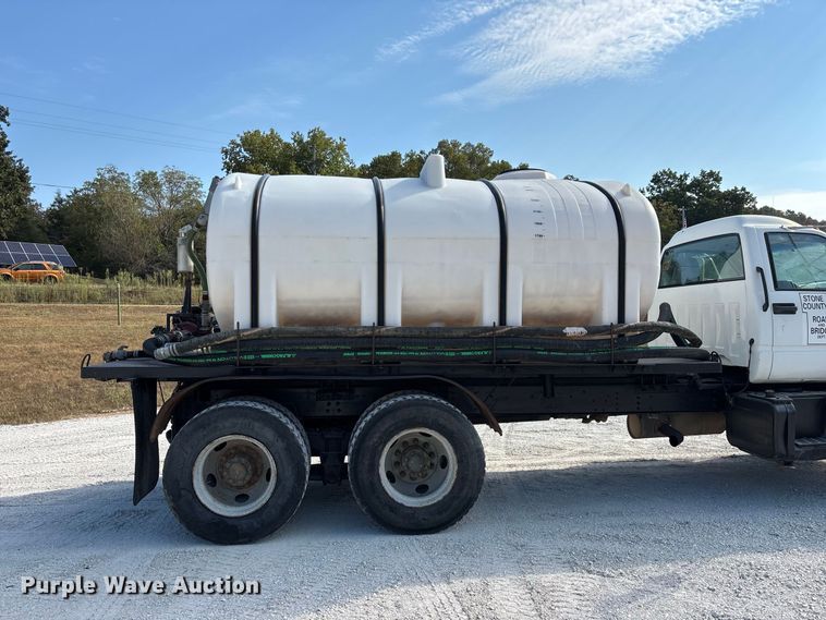 image for item FG0649 2000 Chevrolet C8500 water truck