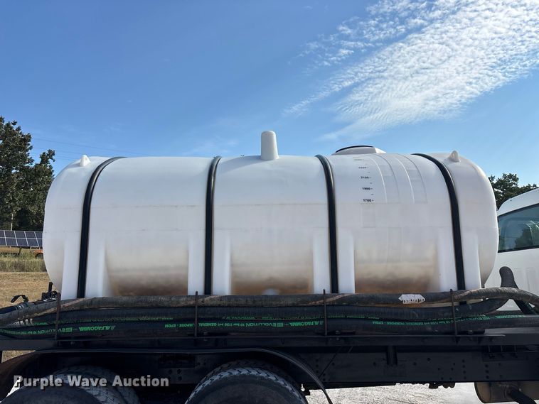 image for item FG0649 2000 Chevrolet C8500 water truck