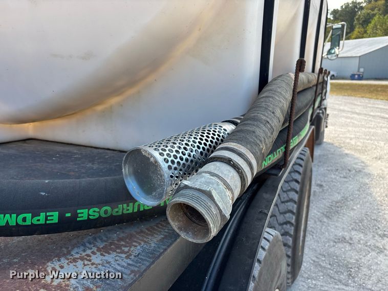 image for item FG0649 2000 Chevrolet C8500 water truck