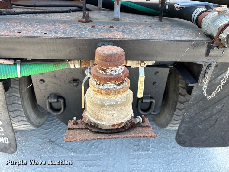 image for item FG0649 2000 Chevrolet C8500 water truck
