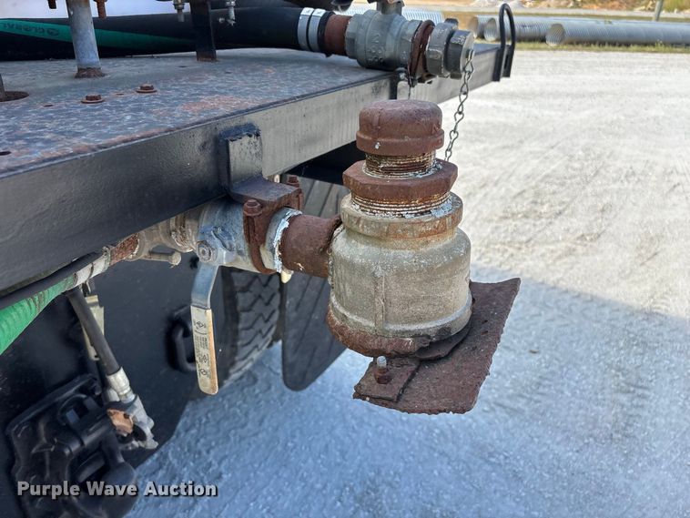 image for item FG0649 2000 Chevrolet C8500 water truck