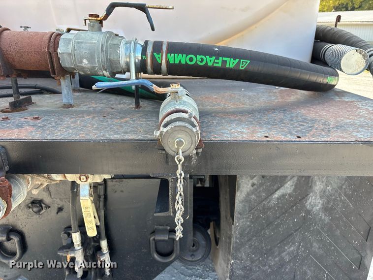 image for item FG0649 2000 Chevrolet C8500 water truck