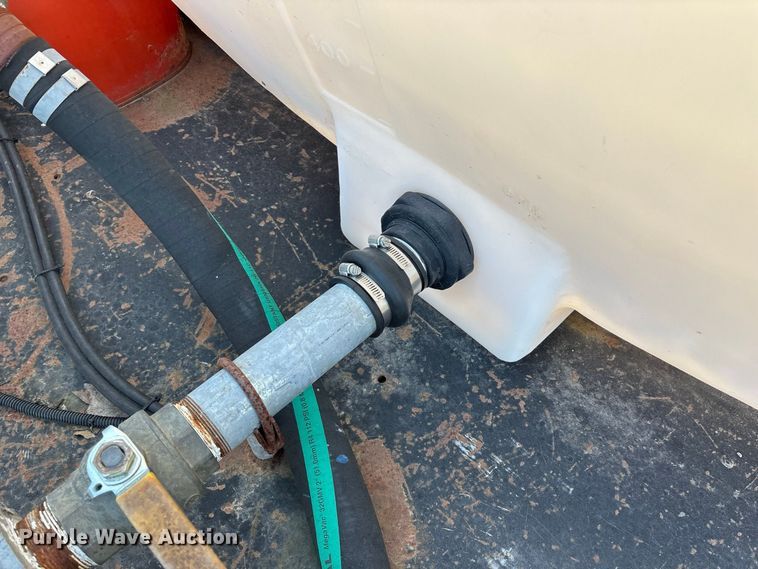 image for item FG0649 2000 Chevrolet C8500 water truck