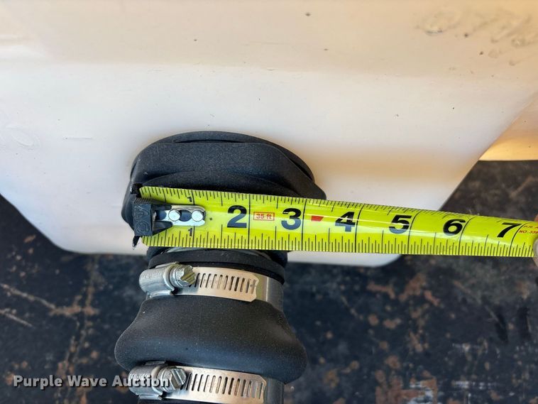 image for item FG0649 2000 Chevrolet C8500 water truck