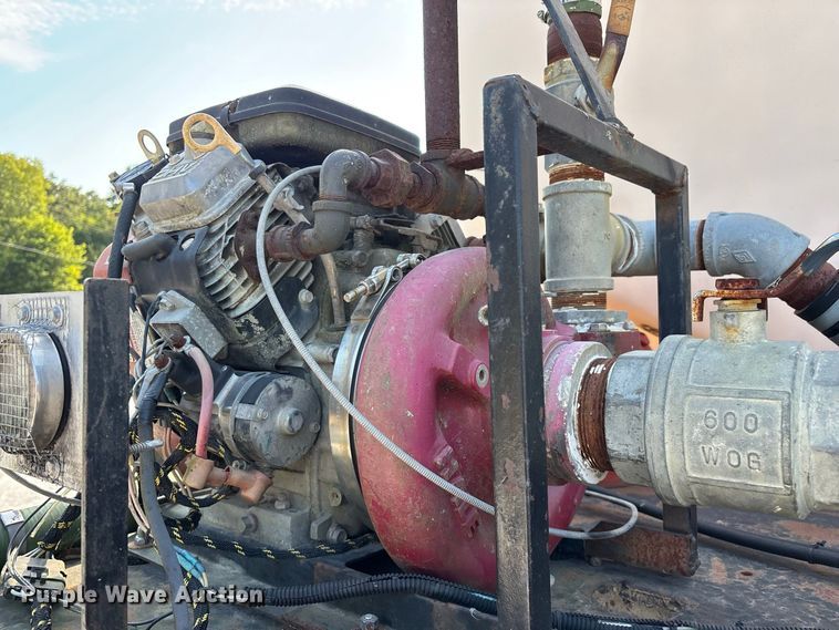 image for item FG0649 2000 Chevrolet C8500 water truck